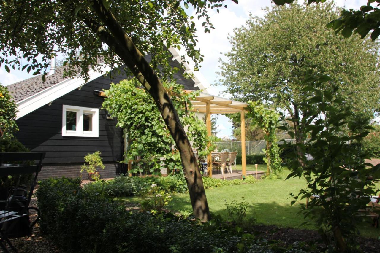 Familiehuis De Betuwe Met Prive Kunstgras Tennisbaan En Sauna Villa Erichem Exterior photo