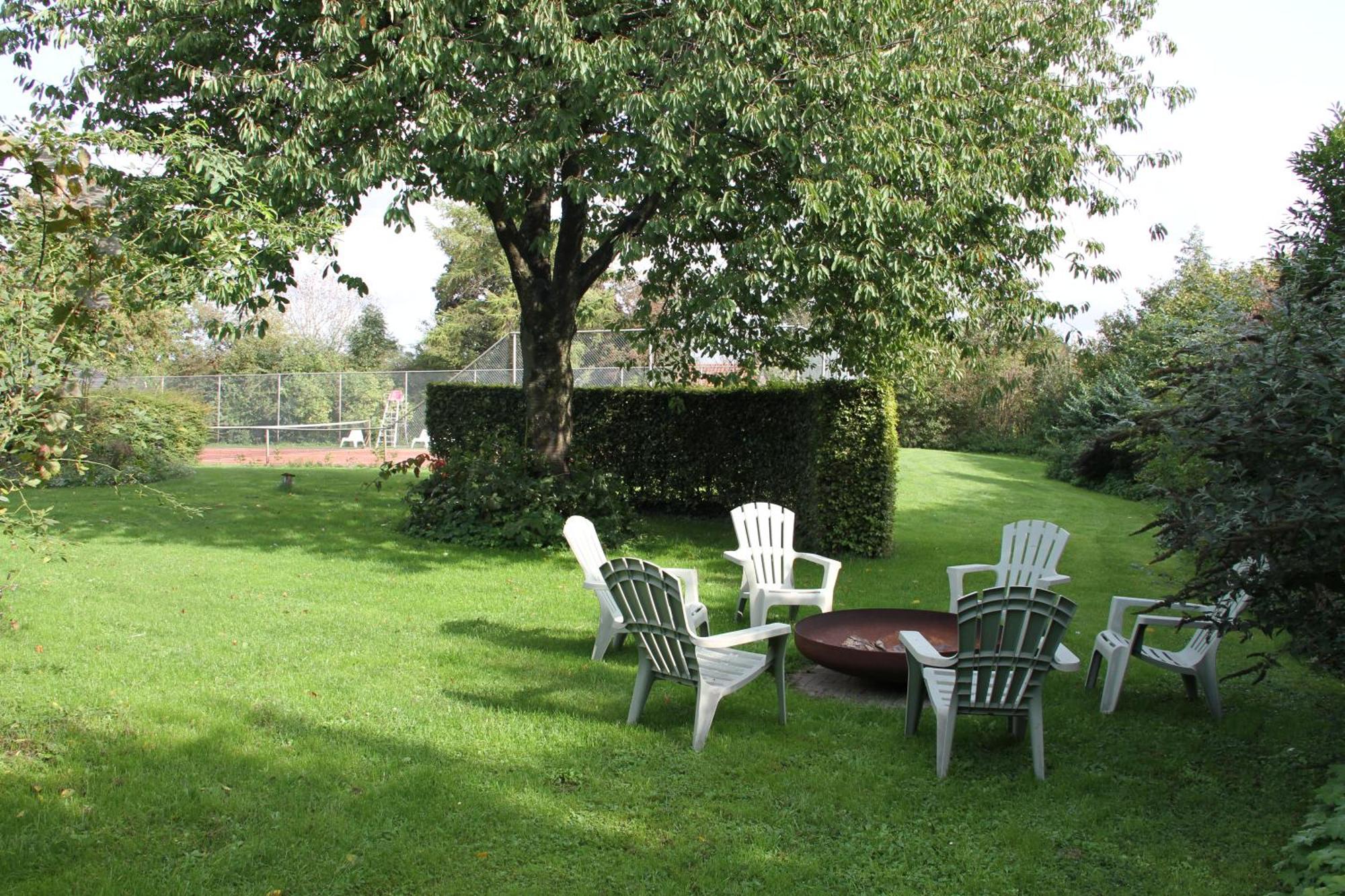 Familiehuis De Betuwe Met Prive Kunstgras Tennisbaan En Sauna Villa Erichem Exterior photo