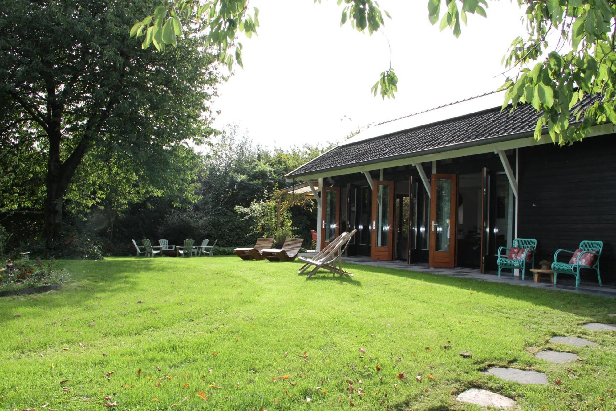 Familiehuis De Betuwe Met Prive Kunstgras Tennisbaan En Sauna Villa Erichem Exterior photo